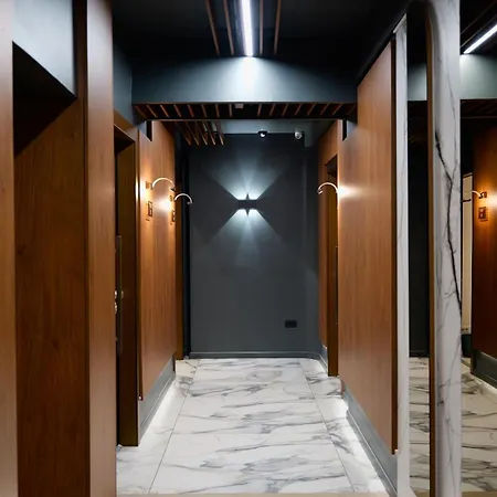 Luxury Skyline Near Center *