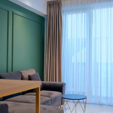 Apartment Luxury Skyline Near Center *