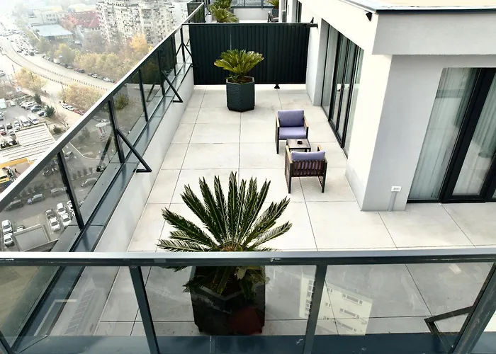 Luxury Skyline Near Center *