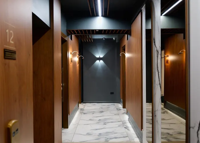 Luxury Skyline Near Center *