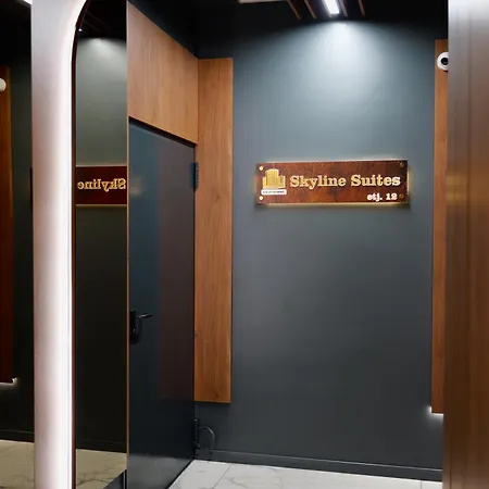 Luxury Skyline Near Center Daire