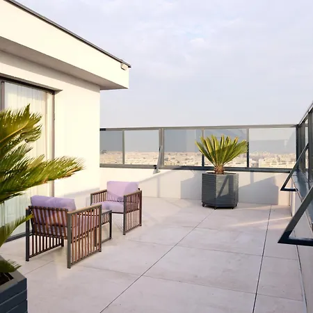 Luxury Skyline Near Center Daire *