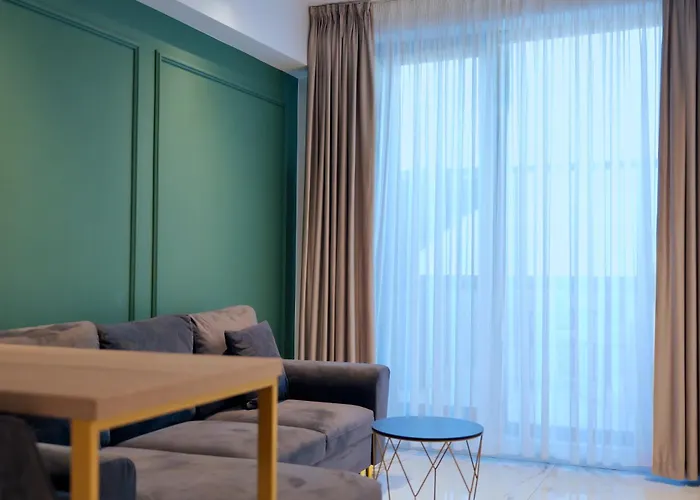Apartment Luxury Skyline Near Center *